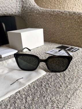 GENTLE MONSTER Matiny  Black Square Acetate Sunglasses